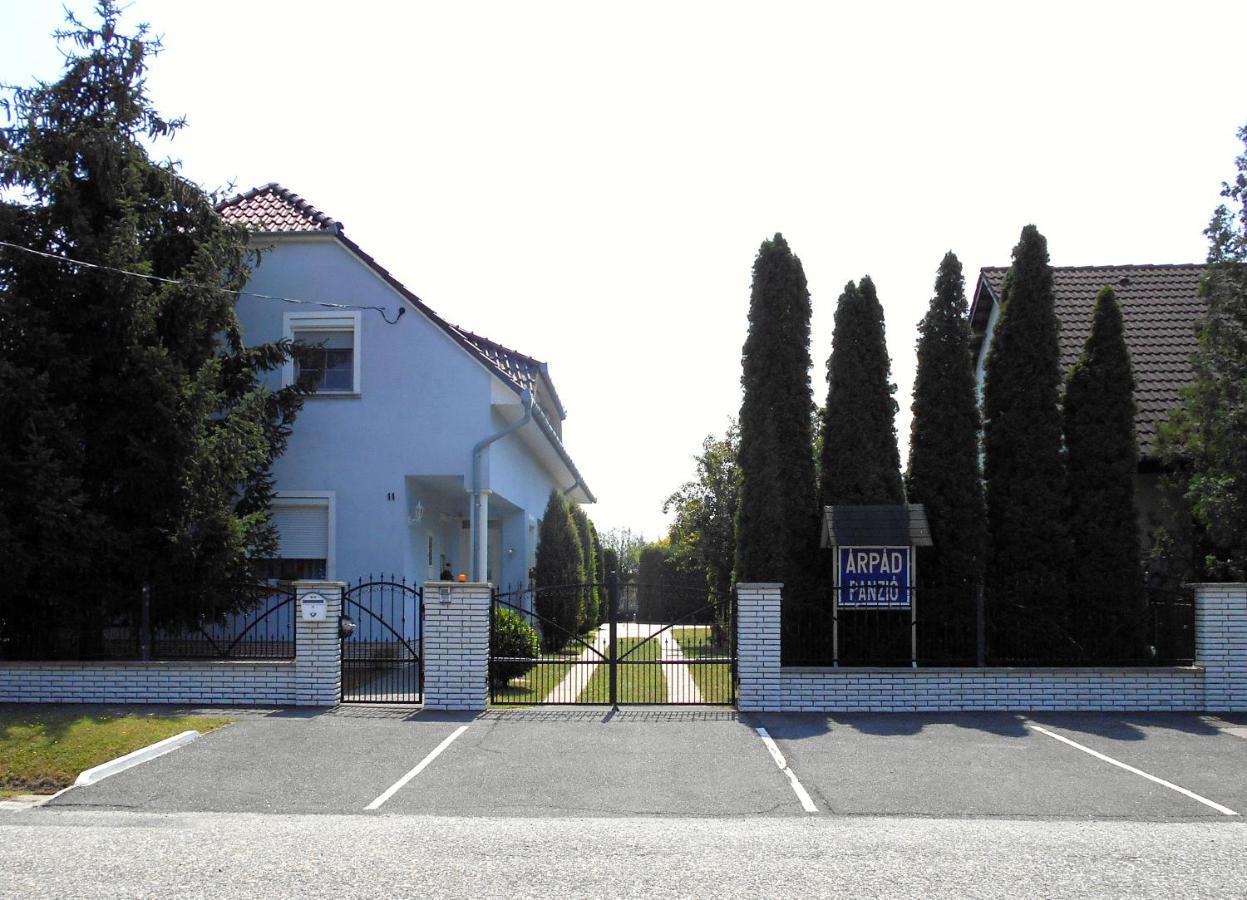 Bed and Breakfast Arpad Panzio Győr Exterior foto