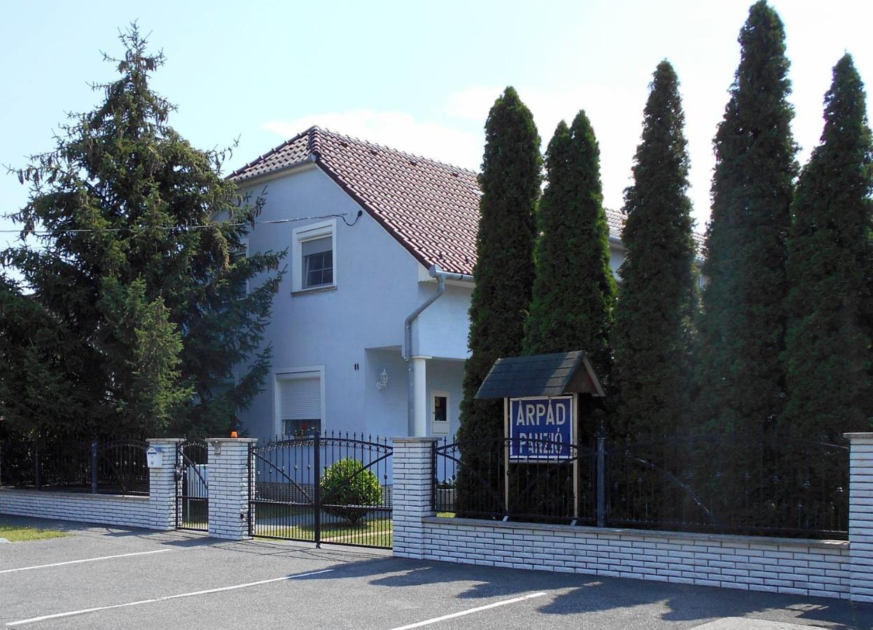 Bed and Breakfast Arpad Panzio Győr Exterior foto