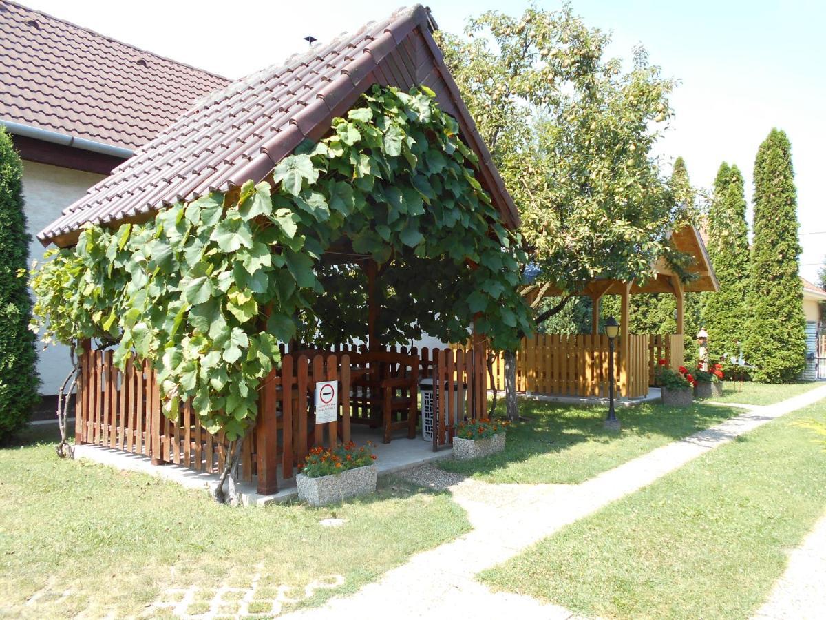 Bed and Breakfast Arpad Panzio Győr Exterior foto